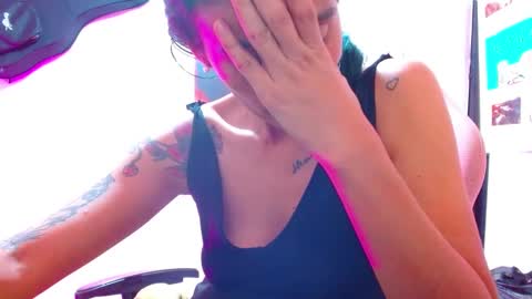 Snapshot of sexmilkdirty chatting on 6, 12, 2024 sexmilkdirty online show from 6, 12, 2024