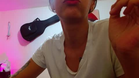 Snapshot of sexmilkdirty chatting on 8, 1, 2025 sexmilkdirty online show from 8, 1, 2025