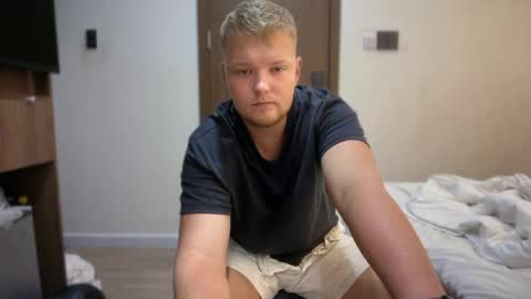 Snapshot of sexual_sbotage chatting on 28, 5, 2026 Max Leman online show from 28, 5, 2026