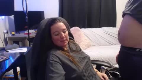 Snapshot of sexxxycougarmama chatting on 2, 12, 2025 Sexy Mama online show from 2, 12, 2025