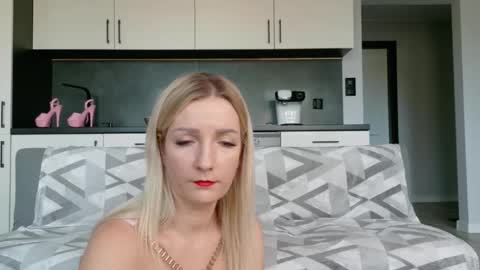 Sexy Amy 23s online show from 11, 2, 2026