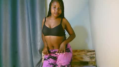 Snapshot of sexy_ariana_2 chatting on 14, 12, 2025 Ariana online show from 14, 12, 2025