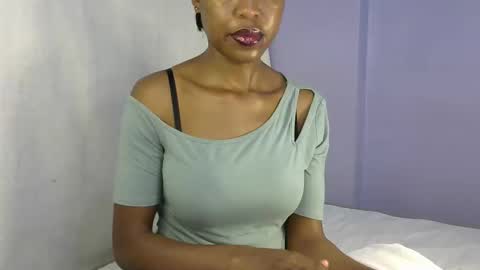 Snapshot of sexy_b7 chatting on 2, 11, 2025 kiki online show from 2, 11, 2025