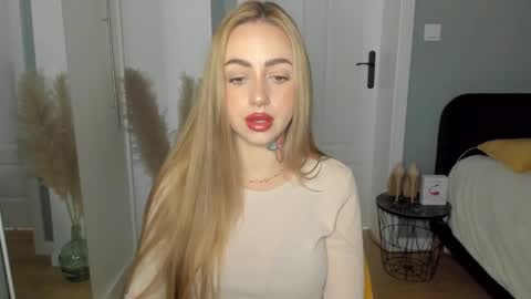 Snapshot of sexy_coralie chatting on 9, 5, 2026 C o r a l i e online show from 9, 5, 2026
