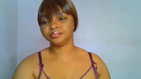 Snapshot of sexy_ebonygirl_ chatting on 12, 10, 2025 Clara online show from 12, 10, 2025