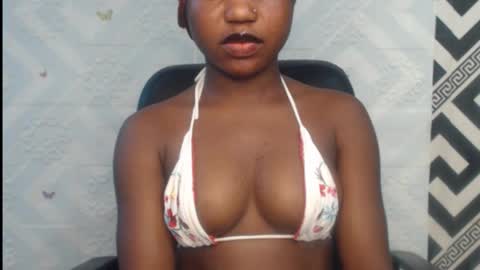 Snapshot of sexy_floral chatting on 5, 10, 2025 Angela online show from 5, 10, 2025