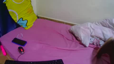 Snapshot of sexy_leen1 chatting on 16, 12, 2025 Winnie online show from 16, 12, 2025