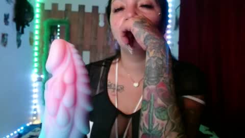 sexy lolas online show from 19, 1, 2025