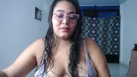 Snapshot of sexy_love_15 chatting on 14, 11, 2025 SIRENA LOVE online show from 14, 11, 2025
