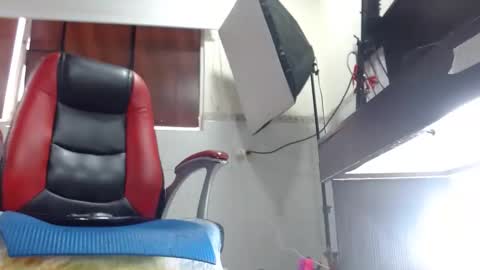 Snapshot of sexy_mature_hot01 chatting on 3, 10, 2025 MARIPOSA online show from 3, 10, 2025