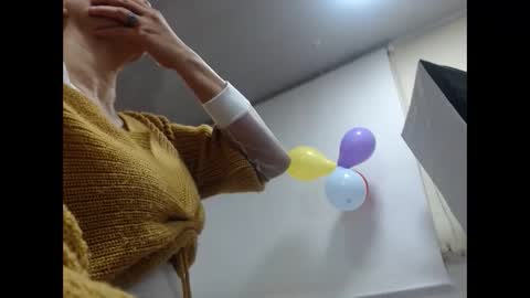 Snapshot of sexy_mature_hot01 chatting on 19, 10, 2025 MARIPOSA online show from 19, 10, 2025