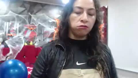 Snapshot of sexy_mature_hot01 chatting on 26, 10, 2025 MARIPOSA online show from 26, 10, 2025