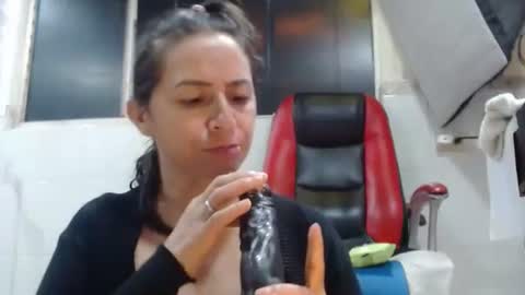 Snapshot of sexy_mature_hot01 chatting on 4, 11, 2025 MARIPOSA online show from 4, 11, 2025