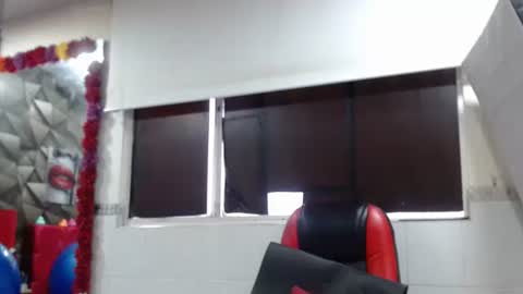 Snapshot of sexy_mature_hot01 chatting on 12, 11, 2025 MARIPOSA online show from 12, 11, 2025