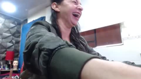 Snapshot of sexy_mature_hot01 chatting on 19, 11, 2025 MARIPOSA online show from 19, 11, 2025