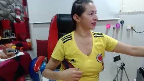 Snapshot of sexy_mature_hot01 chatting on 27, 11, 2025 MARIPOSA online show from 27, 11, 2025