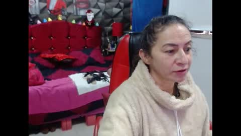 Snapshot of sexy_mature_hot01 chatting on 28, 11, 2025 MARIPOSA online show from 28, 11, 2025