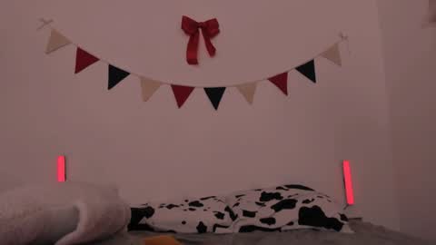 Snapshot of sexy_misses19 chatting on 29, 1, 2025 Ellie Mia online show from 29, 1, 2025