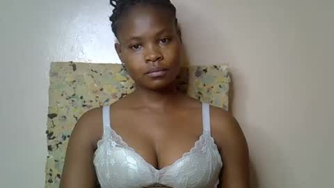 Snapshot of sexy_molyne chatting on 27, 4, 2026 Molyne online show from 27, 4, 2026