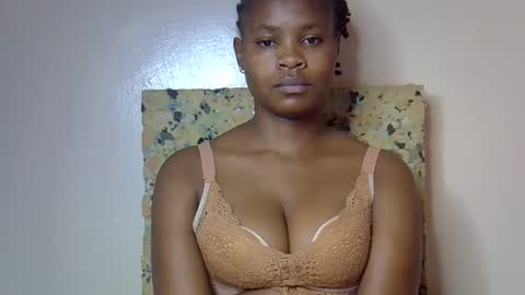 Snapshot of sexy_molyne chatting on 12, 5, 2026 Molyne online show from 12, 5, 2026