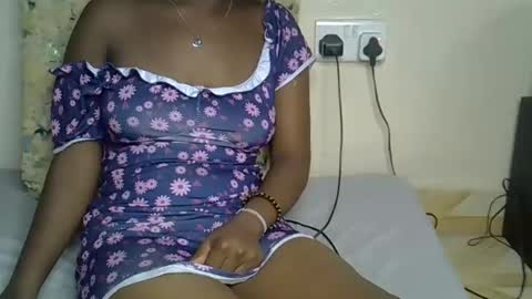 Snapshot of sexy_molyne chatting on 21, 5, 2026 Molyne online show from 21, 5, 2026