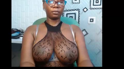 Snapshot of sexy_pearl12 chatting on 4, 1, 2025 zoe online show from 4, 1, 2025