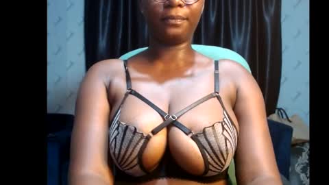 Snapshot of sexy_pearl12 chatting on 13, 2, 2025 zoe online show from 13, 2, 2025