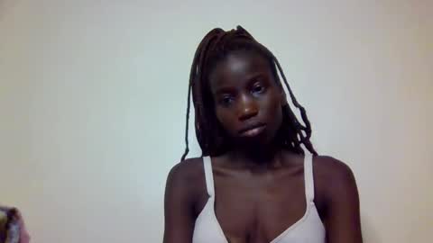 Snapshot of sexy_petittie chatting on 3, 10, 2025 sexy_petittie online show from 3, 10, 2025