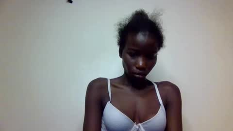 Snapshot of sexy_petittie chatting on 6, 10, 2025 sexy_petittie online show from 6, 10, 2025