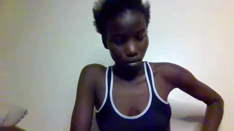 Snapshot of sexy_petittie chatting on 8, 10, 2025 sexy_petittie online show from 8, 10, 2025