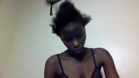 Snapshot of sexy_petittie chatting on 10, 10, 2025 sexy_petittie online show from 10, 10, 2025