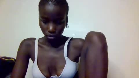 Snapshot of sexy_petittie chatting on 2, 11, 2025 sexy_petittie online show from 2, 11, 2025