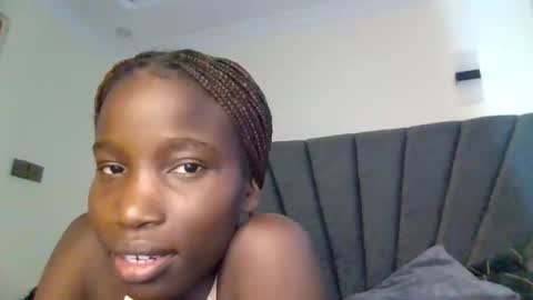 Snapshot of sexy_petittie chatting on 3, 12, 2025 sexy_petittie online show from 3, 12, 2025