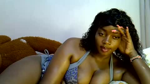 Snapshot of sexy_siera chatting on 7, 7, 2026 laura online show from 7, 7, 2026