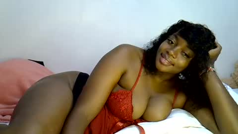 Snapshot of sexy_siera chatting on 15, 7, 2026 laura online show from 15, 7, 2026