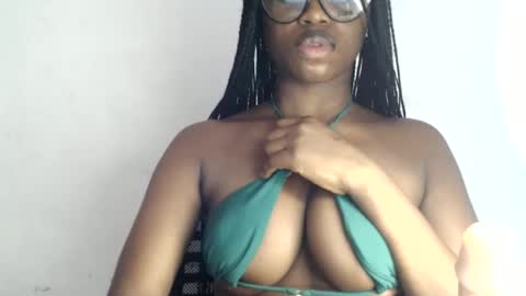 Snapshot of sexy_sinaha chatting on 10, 1, 2025 naomi online show from 10, 1, 2025