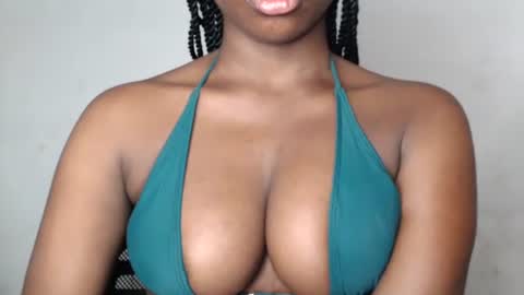 Snapshot of sexy_sinaha chatting on 19, 10, 2025 naomi online show from 19, 10, 2025