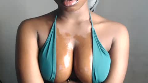 Snapshot of sexy_sinaha chatting on 26, 10, 2025 naomi online show from 26, 10, 2025