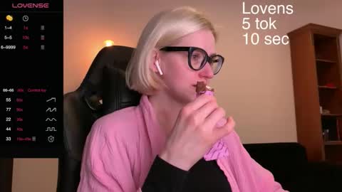 Snapshot of sexy_sweets chatting on 2, 10, 2025 Sexy-Sweets online show from 2, 10, 2025