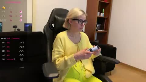 Snapshot of sexy_sweets chatting on 6, 10, 2025 Sexy-Sweets online show from 6, 10, 2025