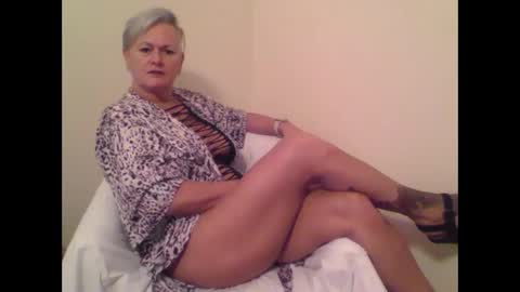 Snapshot of sexyalliekay chatting on 1, 1, 2025 Sexy GILF Allie Kay online show from 1, 1, 2025