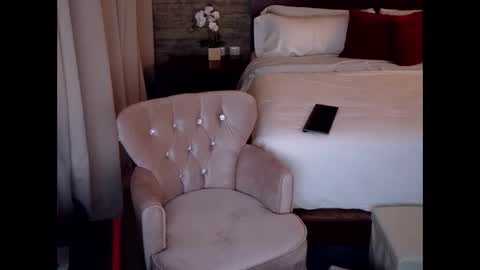 Sexy GILF Allie Kay online show from 23, 5, 2026