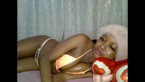 sexyasspetitte_ online show from 27, 5, 2026
