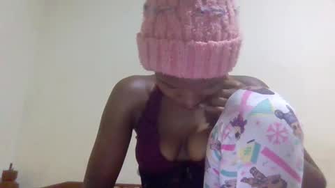 Snapshot of sexybrown14 chatting on 4, 11, 2025 Essy online show from 4, 11, 2025