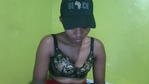 Snapshot of sexybrown14 chatting on 11, 11, 2025 Essy online show from 11, 11, 2025