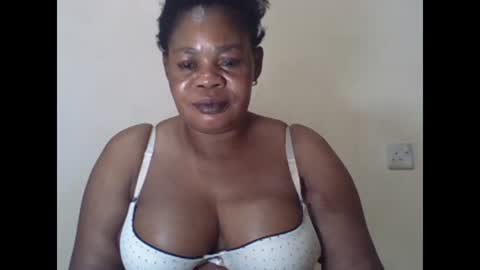 Snapshot of sexydove2 chatting on 1, 2, 2025 EMILY online show from 1, 2, 2025