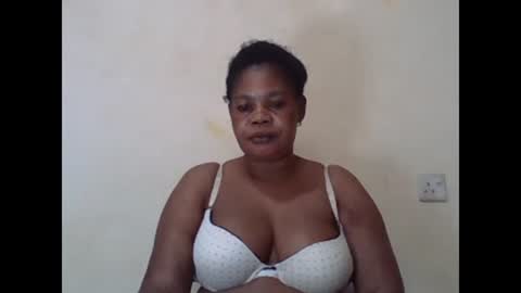 Snapshot of sexydove2 chatting on 2, 2, 2025 EMILY online show from 2, 2, 2025