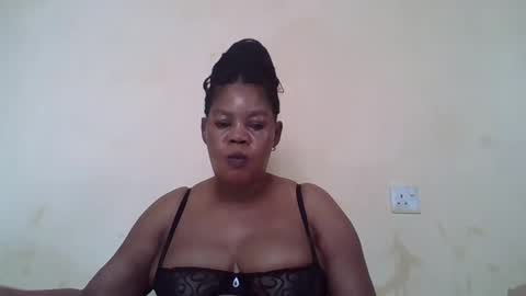 Snapshot of sexydove2 chatting on 14, 2, 2025 EMILY online show from 14, 2, 2025
