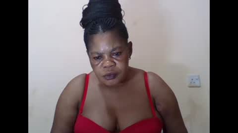 Snapshot of sexydove2 chatting on 17, 2, 2025 EMILY online show from 17, 2, 2025