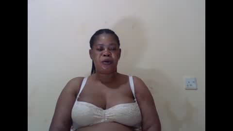 Snapshot of sexydove2 chatting on 18, 2, 2025 EMILY online show from 18, 2, 2025